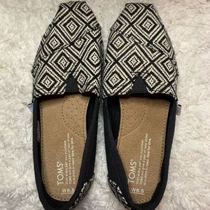 🔅 Tom’s Classic Woven Slip-ons